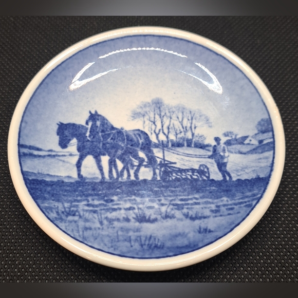 4 VINTAGE ROYAL COPENHAGEN  DENMARK BLUE AND WHITE MINI PLATES - Picture 8 of 10